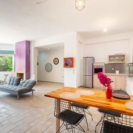 Teachers' House Potamós