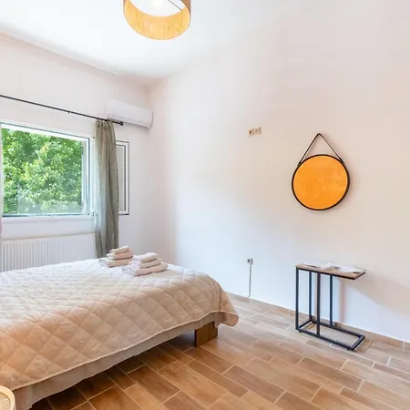 아파트 Teachers' House Potamós