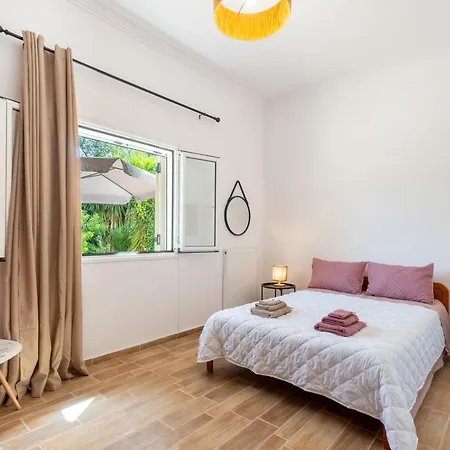 דירה Teachers' House