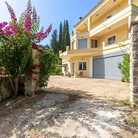 דירה Teachers' House